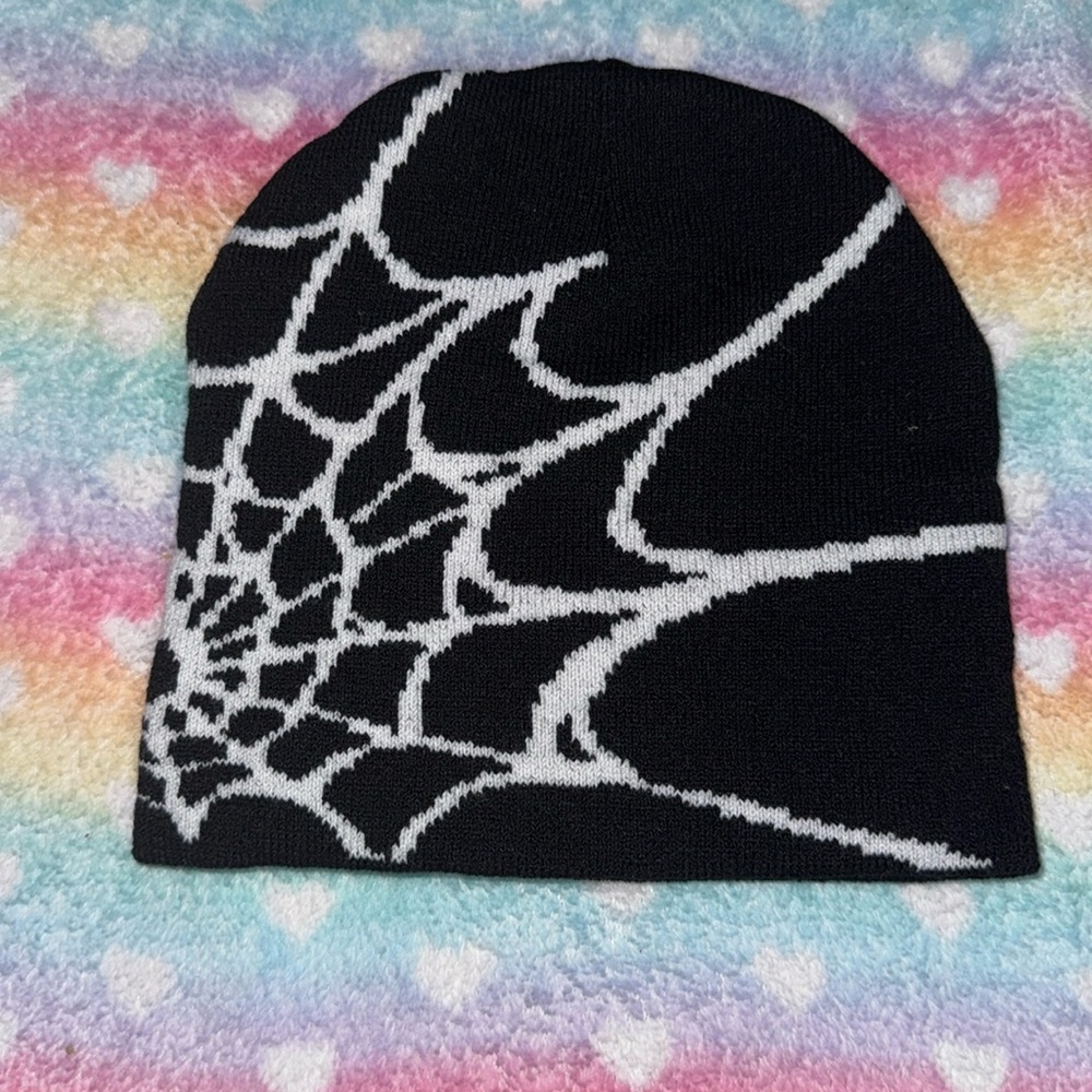 Men’s Or Women’s Spider Black and White Beanie! Brand New and One size fits all.